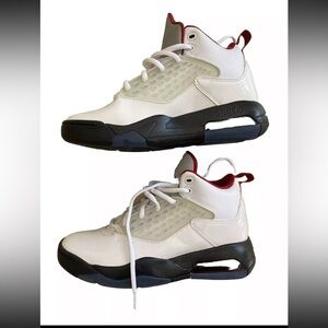 Nike Jordan boys Maxin 200 red black and white GS 6 Y in excellent condition